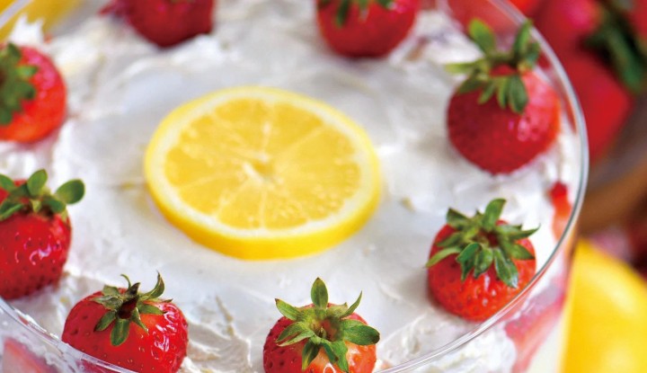easy-trifle-recipe-with-strawberry-lemon-angel-food-cake